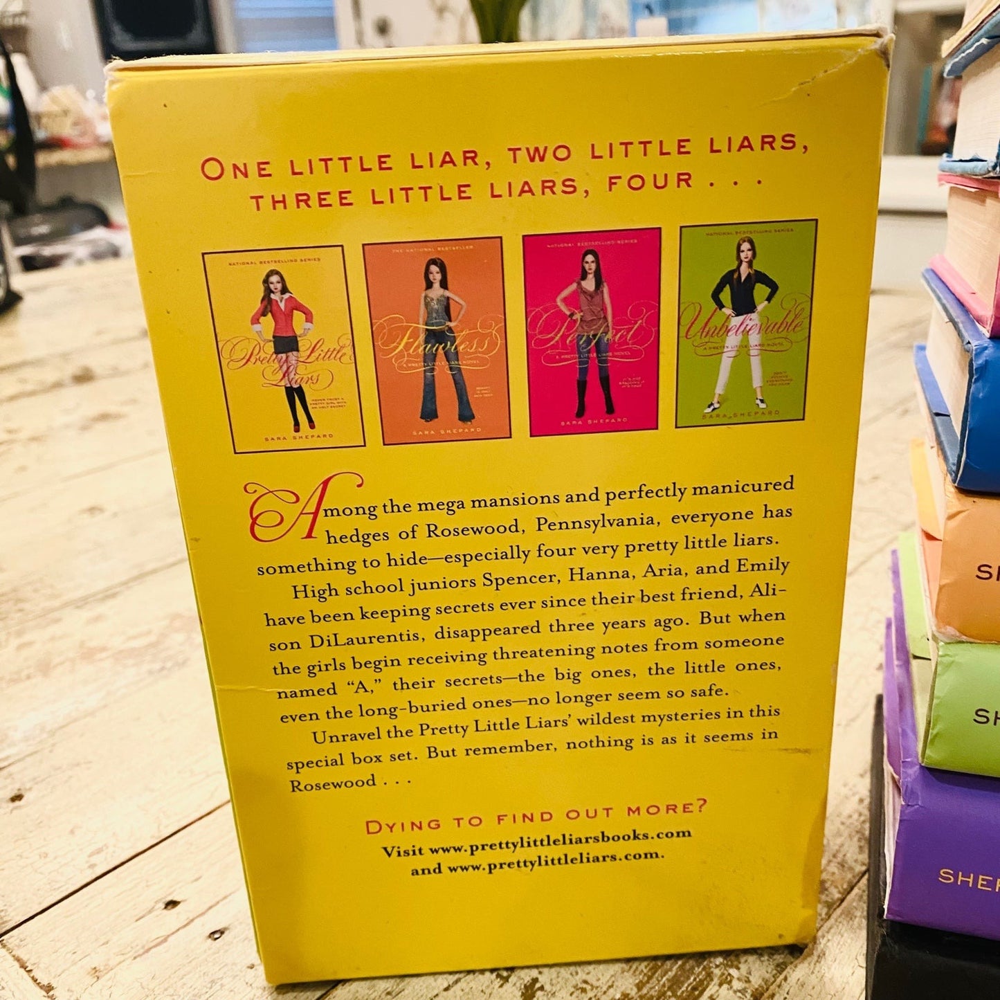 Pretty Little Liars by Sara Shepard books bundle - the series plus extras!