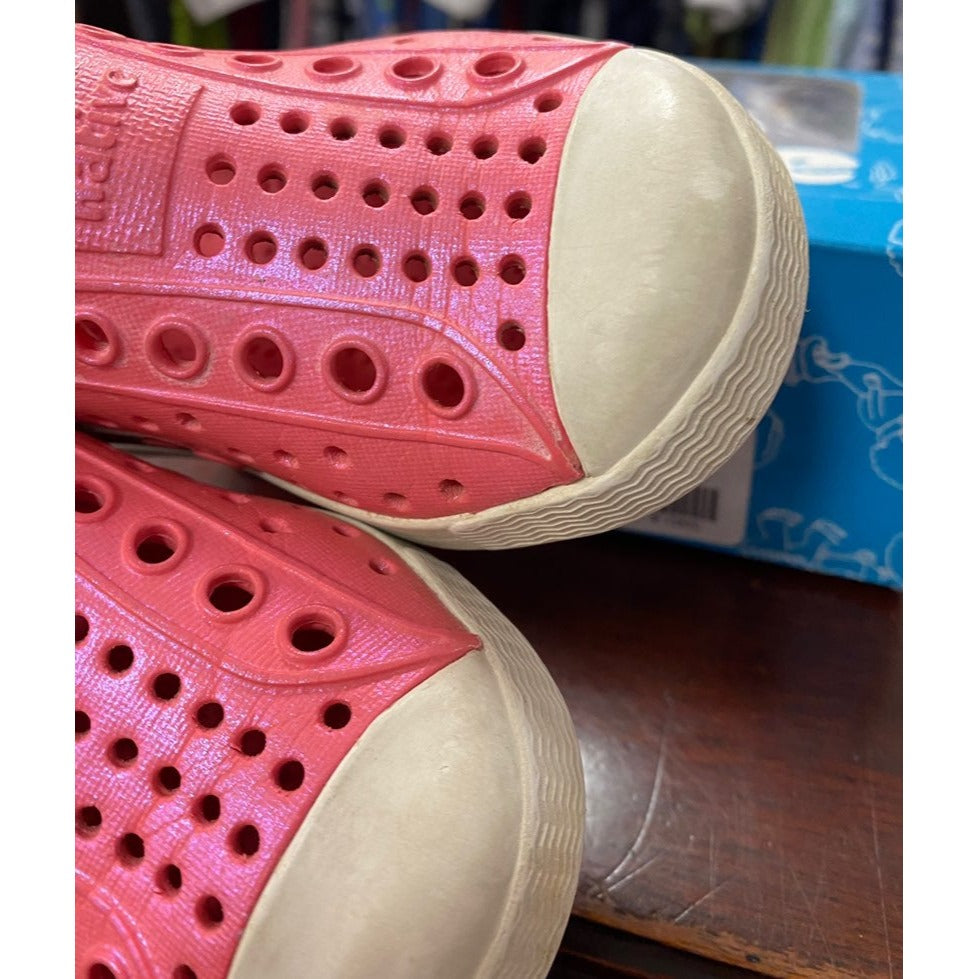 Size 5 pink sparkly Native jeffersons