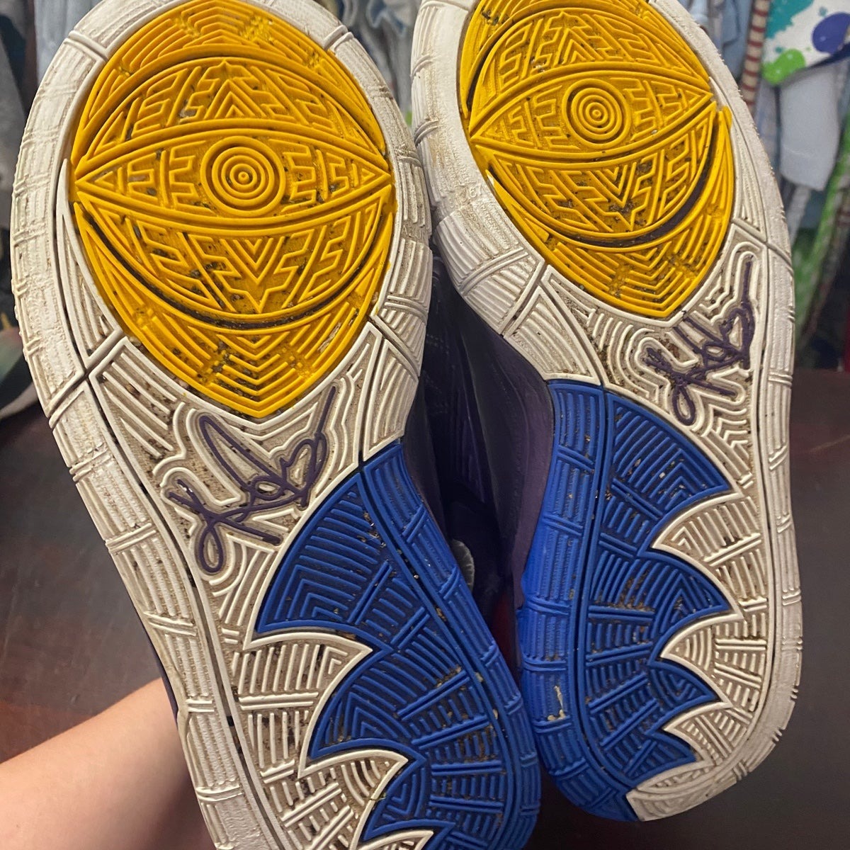 Size 5.5 Youth Nike Kyrie 6 enlightenment sneakers