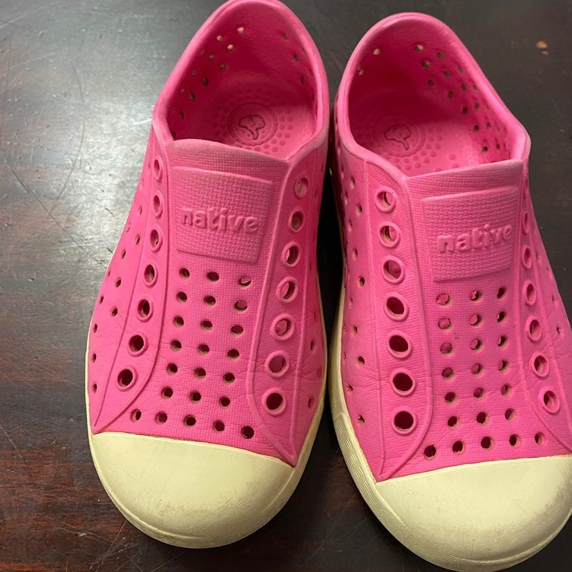 Size 8 pink Native jefferson shoes
