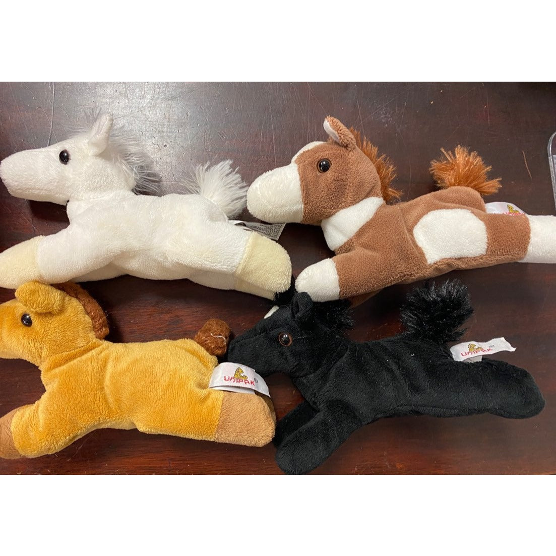 Plush Horse barn & horses toy