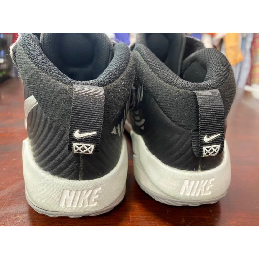 Nike basketball shoes 2.5 youth D9