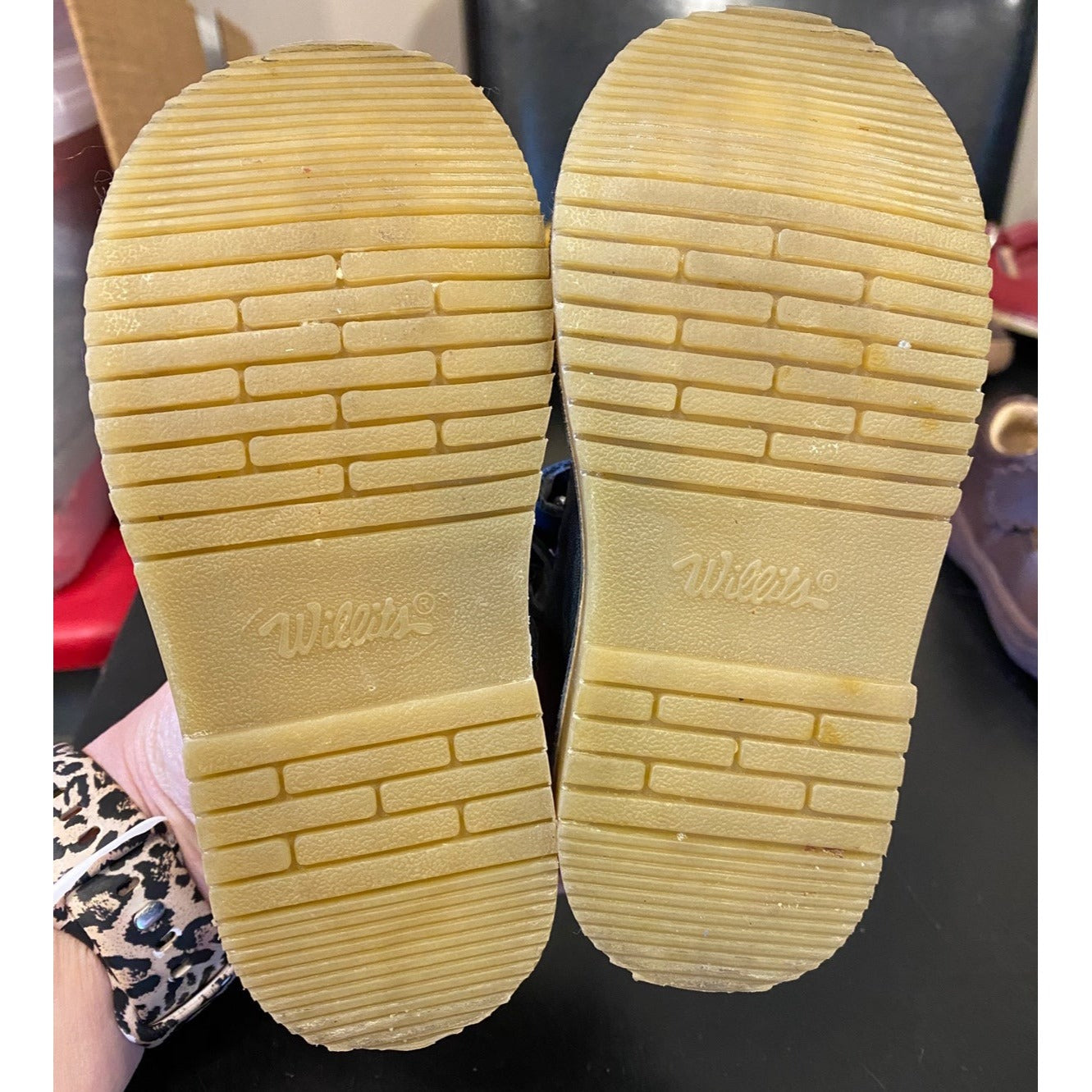 Size 6 Willits leather Mary Janes
