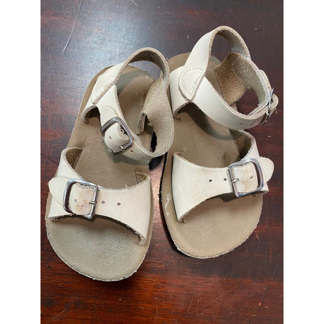 Size 6 white Sunsans Surfers sandals