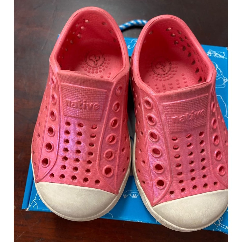 Size 5 pink sparkly Native jeffersons