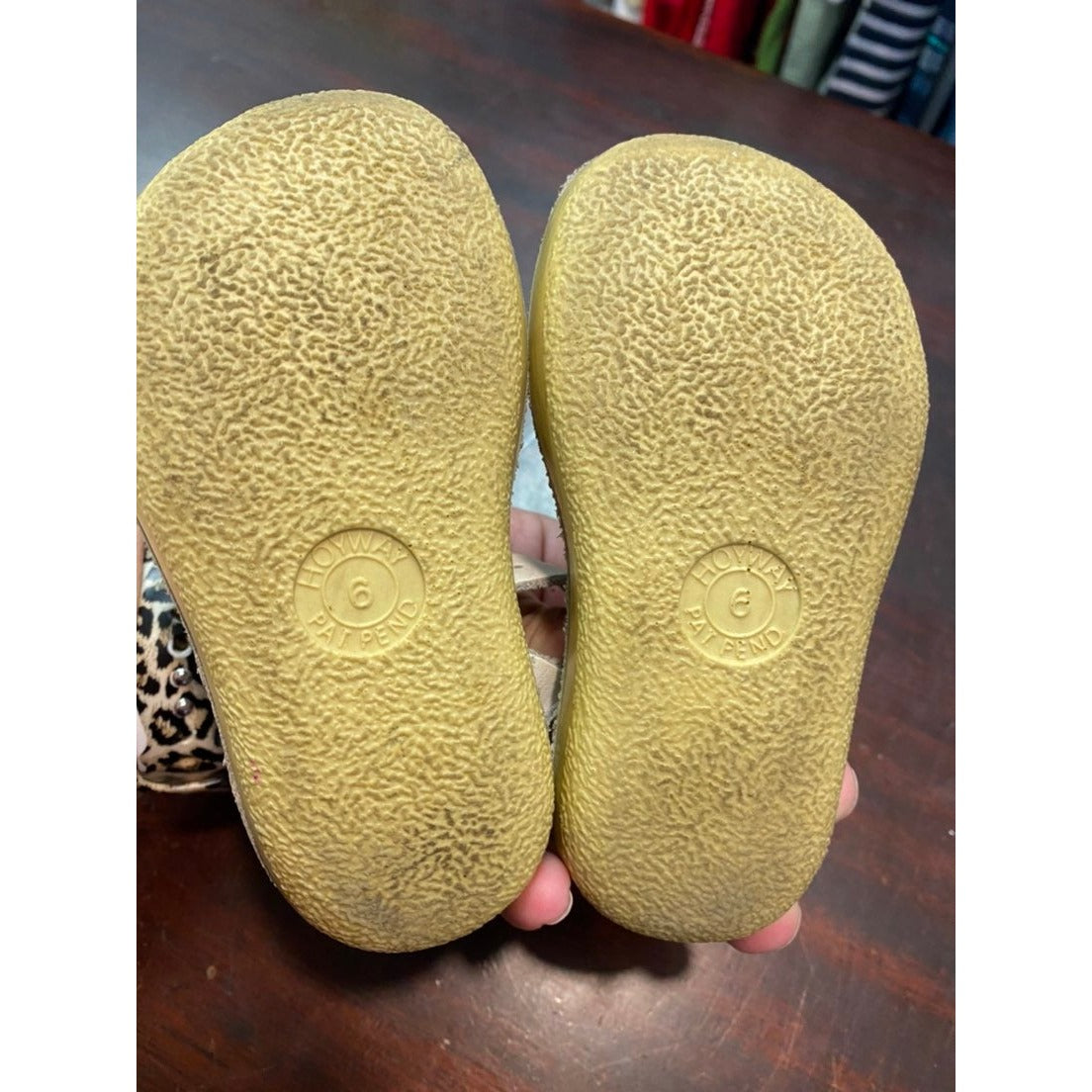 Size 6 white Sunsans Surfers sandals