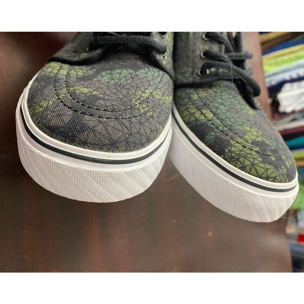 New Size 3.5 youth Nike SB Zoom Stefan Janoski Woodland Camo