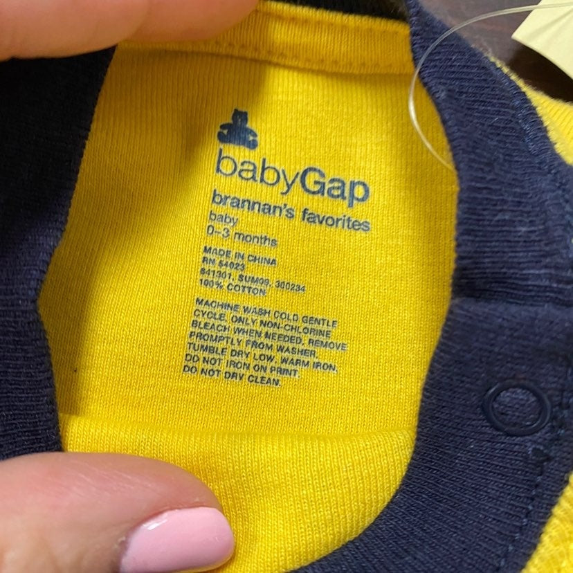 New 0-3 months baby gap airplane bundle