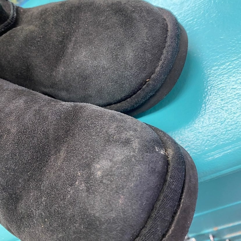 Size 7 black Ugg boots