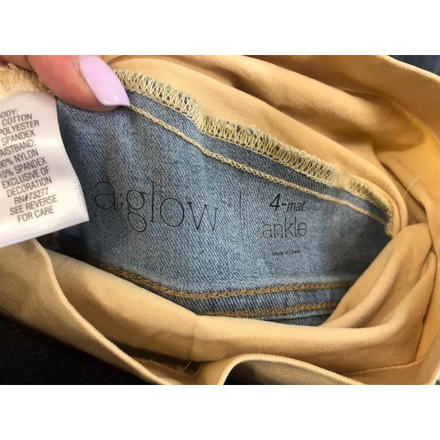 New Maternity Jeans Size 4 aglow