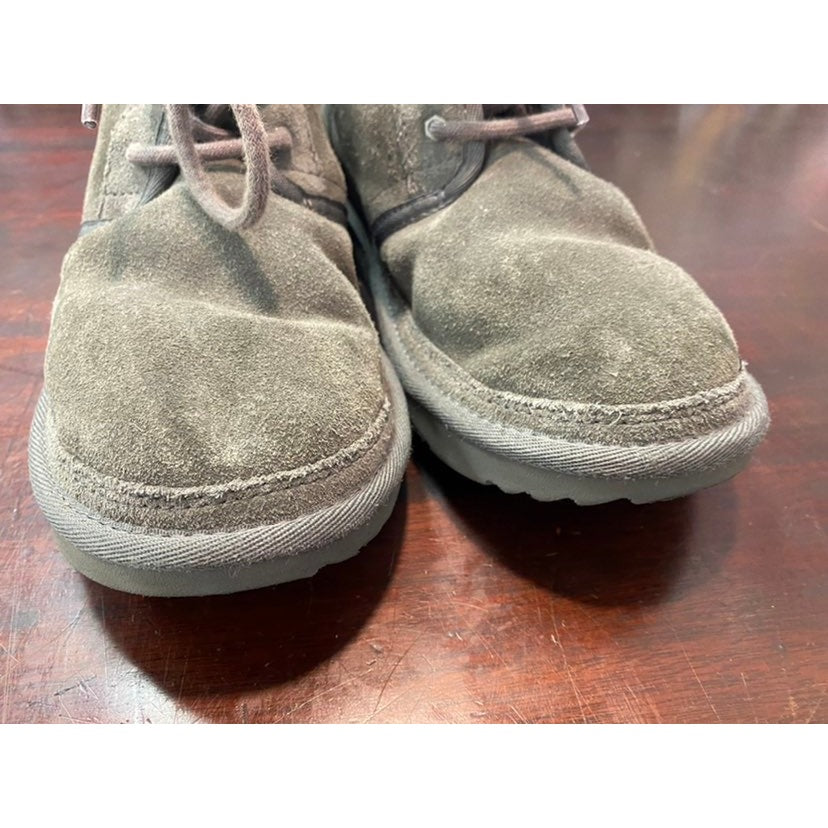 Ugg boots youth/adult size 5