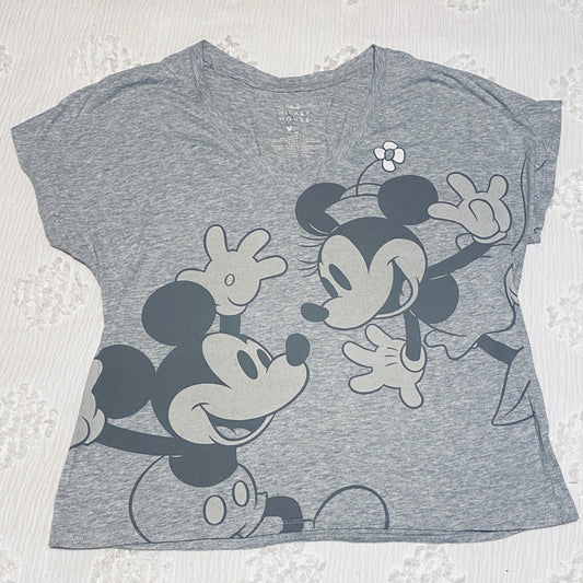 Medium Disney Mickey and Minnie Mouse shirt