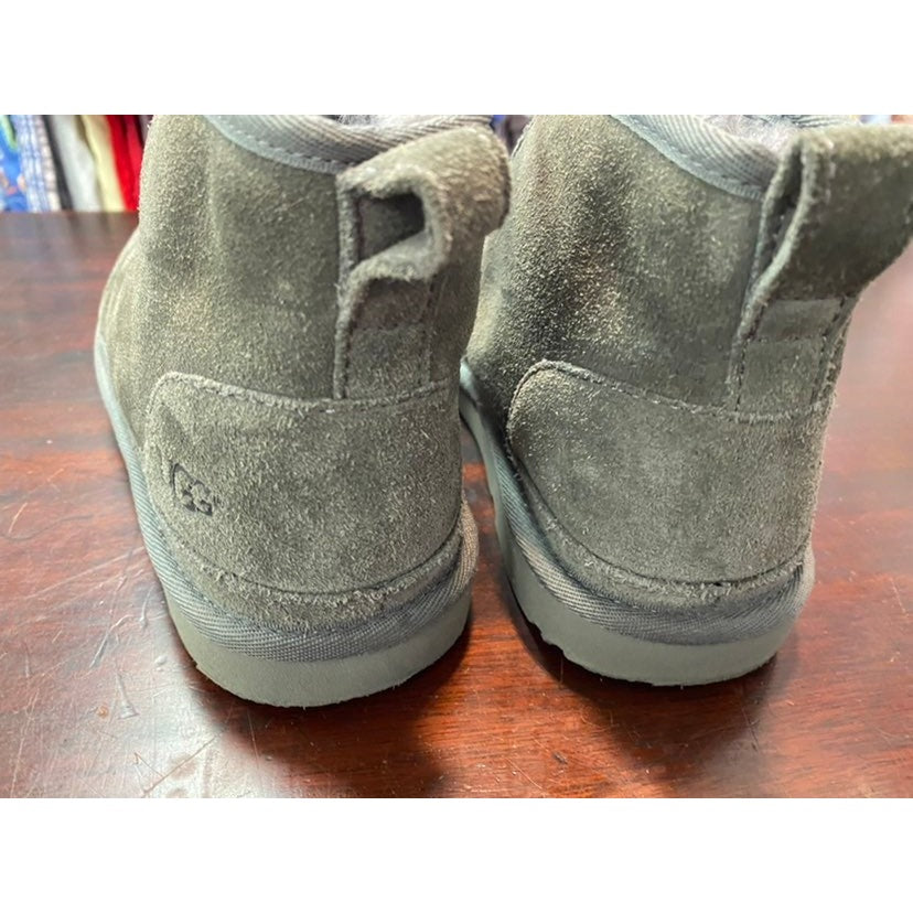 Ugg boots youth/adult size 5