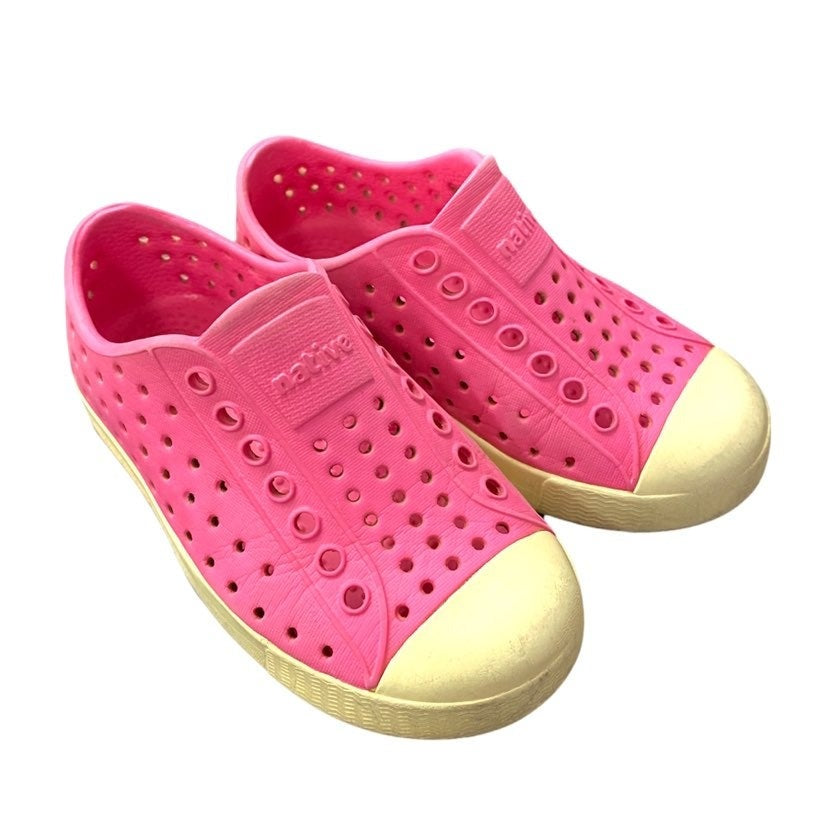 Size 8 pink Native jefferson shoes