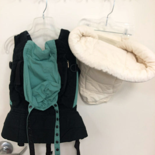 Ergo Baby Carrier & Infant Insert Bundle