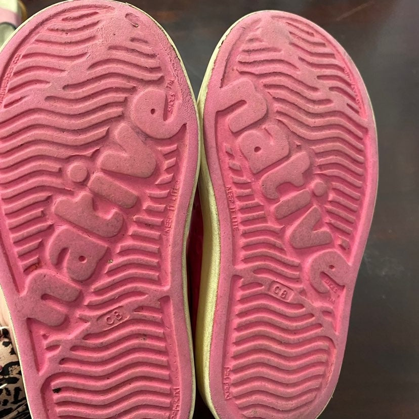 Size 8 pink Native jefferson shoes